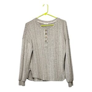 Women’s NWOT Blu Pepper knit, large button, relaxed fit Henley, size medium